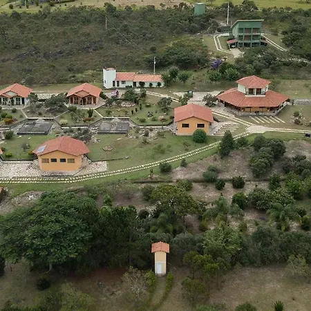 Pousada Alem Das Formas - Acesso A Cachoeiras E Gruta Encantada Carrancas Exterior photo